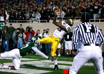 EAST LANSING, MI - NOVEMBER 03:  Receiver Mario Manningham #86 of the Michigan Wolverines pulls in the game-winning touchdown against cornerback Ross Weaver #37 of the Michigan State Spartans during the second half at Spartan Stadium November 3, 2007 in E