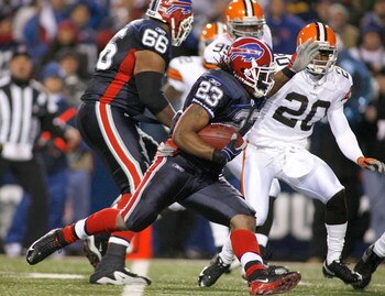 ORCHARD PARK, NY - NOVEMBER 17: Marshawn Lynch #23 of the Buffalo Bills runs 18 yards for a touchdown against the Cleveland Browns  on November 17, 2008 at Ralph Wilson Stadium in Orchard Park, New York.  The Browns won 29-27. (Photo by Rick Stewart/Getty