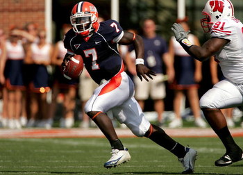 CHAMPAIGN, IL - OCTOBER 06: Juice Williams #7 of the Illinois Fighting Illini is chased out of the pocket by Jason Chapman #91 of the Wisconsin Badgers October 6, 2007 at Memorial Stadium in Champaign, Illinois. (Photo by Matthew Stockman/Getty Images)