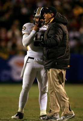 KANSAS CITY, MO - DECEMBER 06:  Head coach Gary Pinkel of the Missouri Tigers talks with quarterback Chase Daniel #10 during the first half of the game against the Oklahoma Sooners on December 6, 2008 at Arrowhead Stadium in Kansas City, Missouri.  (Photo