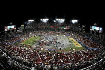 TAMPA, FL - FEBRUARY 01:  A general view of the field as the Pittsburgh Steelers celebrate after beating the Arizona Cardinals 27-23 during Super Bowl XLIII on February 1, 2009 at Raymond James Stadium in Tampa, Florida.  (Photo by Doug Benc/Getty Images)