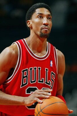 ATLANTA  - JANUARY 21:  Scottie Pippen #33 of the Chicago Bulls shoots a free throw during the game against the Atlanta Hawks at Philips Arena on January 21, 2004 in Atlanta, Georgia.  The Hawks won 97-87.  NOTE TO USER: User expressly acknowledges and ag