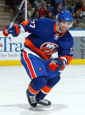 UNIONDALE, NY - APRIL 12:  Trevor Smith #77 of the New York Islanders skates against the the Boston Bruins on April 12, 2009 at Nassau Coliseum in Uniondale, New York. The Bruins won the game 6-2.  (Photo by Jim McIsaac/Getty Images)
