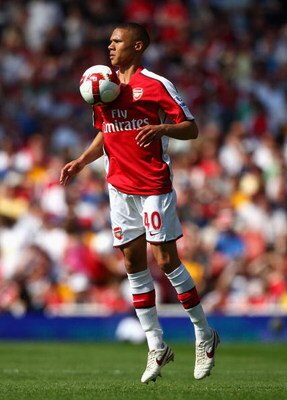 LONDON, ENGLAND - MAY 24:  Kieran Gibbs of Arsenal controls the ball during the Barclays Premier League match between Arsenal and Stoke City at Emirates Stadium on May 24, 2009 in London, England.  (Photo by Ryan Pierse/Getty Images)