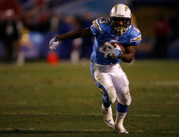 SAN DIEGO - JANUARY 03:  Darren Sproles #43 of the San Diego Chargers rushes against the Indianapolis Colts during their AFC Wild Card Game on January 3, 2009 at Qualcomm Stadium in San Diego, California.  (Photo by Harry How/Getty Images)
