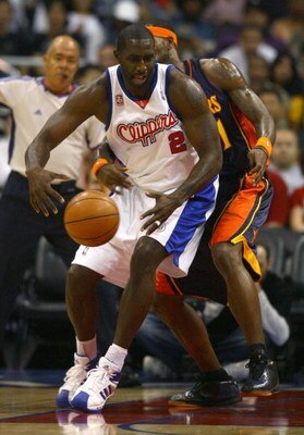 LOS ANGELES, CA - NOVEMBER 15:  Tim Thomas #2 of the Los Angeles Clippers has the ball stripped from behind by Stephen Jackson #1 of the Golden State Warriors during the first half at Staples Center on November 15, 2008 in Los Angeles, California. NOTE TO