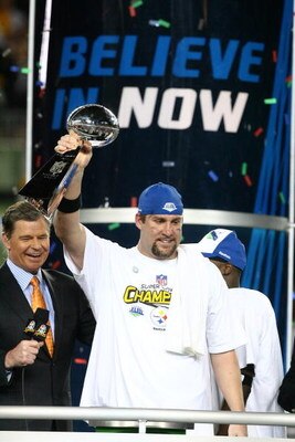 TAMPA, FL - FEBRUARY 01:  Quarterback Ben Roethlisberger #7 of the Pittsburgh Steelers celebrates with the Vince Lombardi trophy after the Steelers won 27-23 against the Arizona Cardinals during Super Bowl XLIII on February 1, 2009 at Raymond James Stadiu