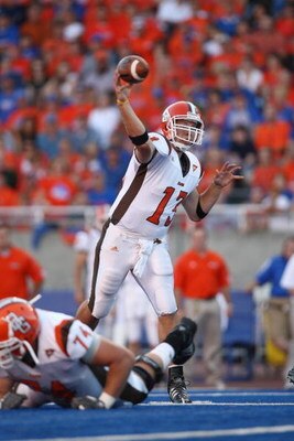 BOISE , ID - SEPTEMBER 13:  Quarterback Tyler Sheehan #13 of the Bowling Green Falcons throws the ball against the Boise State Broncos at Bronco Stadium on September 13, 2008 in Boise, Idaho.  (Photo by Jonathan Ferrey/Getty Images)