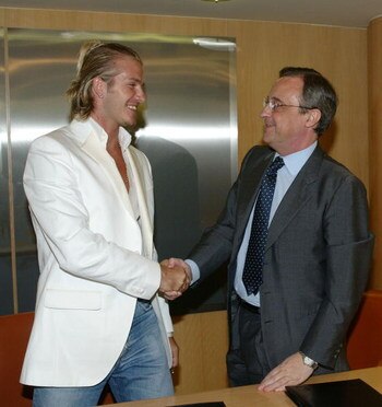 MADRID, SPAIN - JULY  1:  David Beckham (L) shakes hands with Real Madrid President Florentino Perez at Santiago Bernabeu Stadium July 1, 2003 in Madrid, Spain. Provided Beckham passes the medical taken today, he will be officially unveiled as a Real Madr