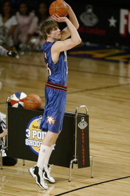 LOS ANGELES - FEBRUARY 14:   Kyle Korver #26 of the Philadelphia 76ers puts up a shot during the Foot Locker Three-Point Shootout, part of the 53rd NBA All-Star weekend at Staples Center on February 14, 2003 in Los Angeles, California.  NOTE TO USER: User