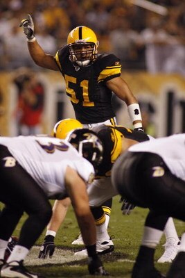 PITTSBURGH - SEPTEMBER 29:  James Farrior #51 of the Pittsburgh Steelers lines up for a play during the game against the Baltimore Ravens on September 29, 2008 at Heinz Field in Pittsburgh, Pennsylvania. (Photo by Rick Stewart/Getty Images)
