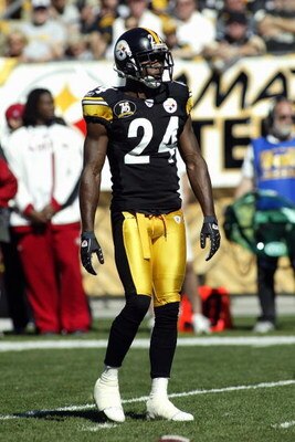 PITTSBURGH - SEPTEMBER 23:  Ike Taylor #24 of the Pittsburgh Steelers looks on against the San Francisco 49ers on September 23, 2007 at Heinz Field in Pittsburgh, Pennsylvania. The Steelers won 36-17. (Photo by Rick Stewart/Getty Images)