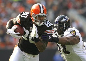 CLEVELAND - NOVEMBER 2:  Evan Oglesby #25 of the Baltimore Ravens hits Kellen Winslow #80 of the Cleveland Browns during the third quarter of their NFL game at Cleveland Browns Stadium November 2, 2008 in Cleveland, Ohio.  (Photo by Matt Sullivan/Getty Im