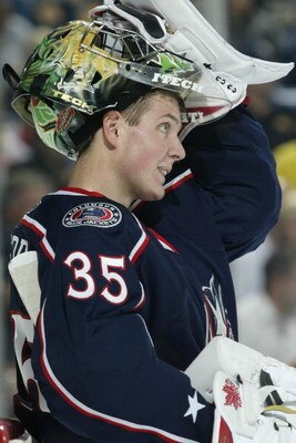 BUFFALO, NY - SEPTEMBER 21:  Steve Mason #35 of the Columbus Blue Jackets looks on against the Buffalo Sabres on September 21, 2007 at HSBC Arena in Buffalo, New York. (Photo by Rick Stewart/Getty Images)