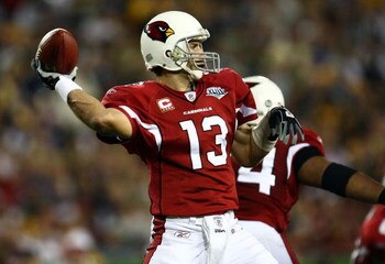 TAMPA, FL - FEBRUARY 01:  Quarterback Kurt Warner #13 of the Arizona Cardinals throws the ball against the Pittsburgh Steelers during Super Bowl XLIII on February 1, 2009 at Raymond James Stadium in Tampa, Florida.  (Photo by Chris McGrath/Getty Images)