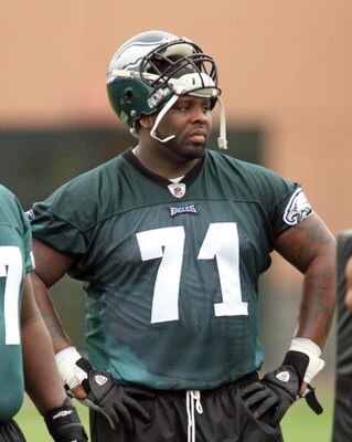 PHILADELPHIA - MAY 1: Offensive tackle Jason Peters #71 of the Philadelphia Eagles practices during minicamp at the NovaCare Complex on May 1, 2009 in Philadelphia, Pennsylvania. (Photo by Hunter Martin/Getty Images)