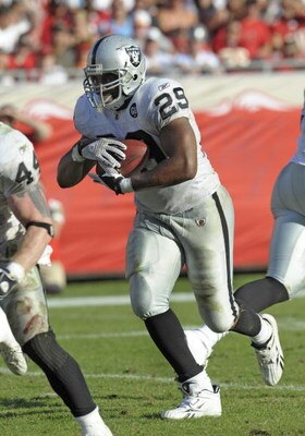 TAMPA, FL - DECEMBER 28: Running back Michael Bush #29 of the Oakland Raiders rushes upfield against the Tampa Bay Buccaneers at Raymond James Stadium on December 28, 2008 in Tampa, Florida.  (Photo by Al Messerschmidt/Getty Images)
