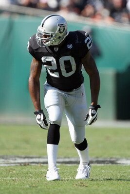 OAKLAND, CA - OCTOBER 19:  Darren McFadden #20 of the Oakland Raiders lines up for a play during the game against the New York Jets on October 19, 2008 at the Oakland-Alameda County Coliseum in Oakland, California. (Photo by Jed Jacobsohn/Getty Images)