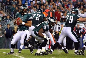 PHILADELPHIA - DECEMBER 15:  Quarterback Donovan McNabb #5 of the Philadelphia Eagles passes against the Cleveland Browns on December 15, 2008 at Lincoln Financial Field in Philadelphia, Pennsylvania.  (Photo by Jim McIsaac/Getty Images)