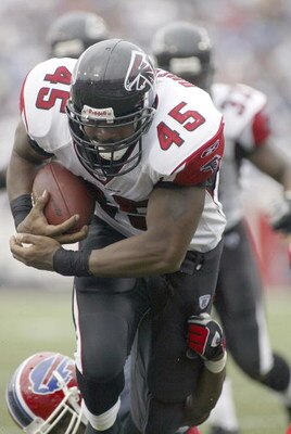 ORCHARD PARK, NY - SEPTEMBER 25: T.J. Duckett #45 of the Atlanta Falcons scores Atlanta's  final touchdown against the Buffalo Bills on September 25, 2005 at Ralph Wilson Stadium in Orchard Park, New York.(Photo by Rick Stewart/Getty Images)