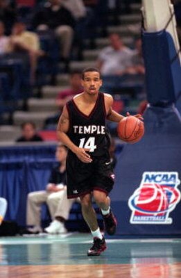 16 Mar 2001:  Lynn Greer #14 of the Temple Owls moves with the ball during the game against the Texas Longhorns at the Louisiana Superdome in New Orleans, Louisiana. The Owls defeated the Longhorns 79-65.Mandatory Credit: Jamie Squire  /Allsport