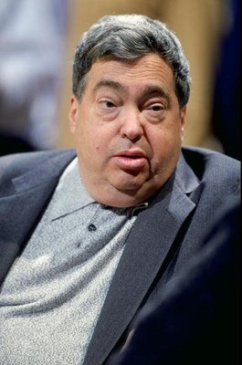 19 Feb 1999:  Vice President Jerry Krause of the Chicago Bulls looking on during the game against the Washington Wizards at the MCI Center in Washington, D.C. The Wizards defeated the Bull 93-91.  Mandatory Credit: Doug Pensinger  /Allsport