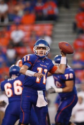 BOISE , ID - SEPTEMBER 13:  Kellen Moore #11 of the Boise State Broncos thorws the ball against the Bowling Green Falcons at Bronco Stadium on September 13, 2008 in Boise, Idaho.  (Photo by Jonathan Ferrey/Getty Images)