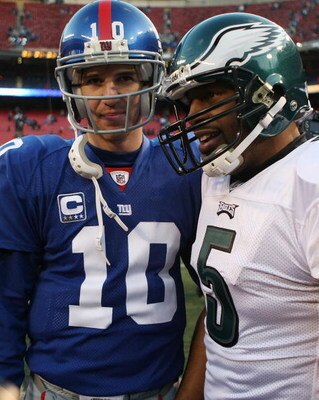 EAST RUTHERFORD, NJ - DECEMBER 07:  Eli Manning #10 of the New York Giants meets with Donovan McNabb #5 of the Philadelphia Eagles at the conclusion of their game at Giants Stadium on December 7, 2008 in East Rutherford, New Jersey.  (Photo by Nick Laham/