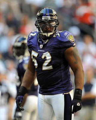 HOUSTON - NOVEMBER 09:  Linebacker Ray Lewis #52 of the Baltimore Ravens during play against the Houston Texans at Reliant Stadium on November 9, 2008 in Houston, Texas.  (Photo by Ronald Martinez/Getty Images)