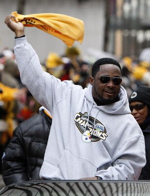 PITTSBURGH - FEBRUARY 03:  Head coach Mike Tomlin of the Pittsburgh Steelers waves a terrible towel during a parade to celebrate winning Super Bowl XLIII on February 3, 2009 in Pittsburgh, Pennsylvania.  (Photo by Gregory Shamus/Getty Images)