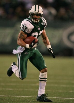 EAST RUTHERFORD, NJ - DECEMBER 10:  Laveranues Coles #87 of the New York Jets runs the ball against the Buffalo Bills on December 10, 2006 at Giants Stadium in East Rutherford, New Jersey.  (Photo by Travis Lindquist/Getty Images)