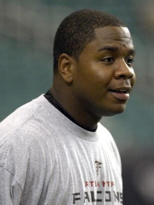 ATLANTA, GA - SEPTEMBER 30: Quarterback Byron Leftwich #4 of the Atlanta Falcons warms up before play against the Houston Texans at the Georgia Dome on September 30, 2007 in Atlanta, Georgia.  The Falcons won 26-16.  (Photo by Al Messerschmidt/Getty Image