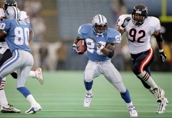 27 Nov 1997:  Running back Barry Sanders of the Detroit Lions (center) runs away from linebacker Barry Mintor of the Chicago Bears.  The Lions won the game 35-20. Mandatory Credit: Aubrey Washington  /Allsport