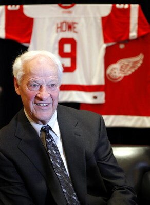 DETROIT - MAY 25: Gordie Howe speaks to the media during Salute to Stanley Cup Legends at the Renaissance Center, as the NHL honors members of the Detroit Red Wings dynasty that won four Stanley Cups in a six-year stretch from 1950 to 1955.May 25, 2008 in