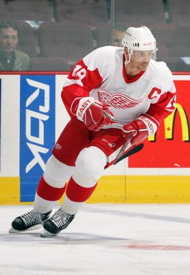 VANCOUVER, CANADA - NOVEMBER 13:  Steve Yzerman #19 of the Detroit Red Wings warms up prior to taking on the Vancouver Canucks in an NHL game at General Motors Place on November 13, 2005 in Vancouver, British Columbia, Canada.  The Canucks defeated the De