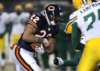 CHICAGO - DECEMBER 22: Matt Forte #22 of the Chicago Bears runs against the Green Bay Packers on December 22, 2008 at Soldier Field in Chicago, Illinois. The Bears defeated the Packers 20-17 in overtime. (Photo by Jonathan Daniel/Getty Images)