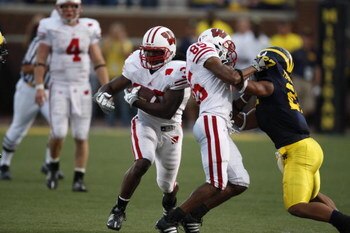 ANN ARBOR, MI - SEPTEMBER 27:  Zach Brown #30 of the Wisconsin Badgers runs with the ball during the game against the Michigan Wolverines on September 27, 2008 at Michigan Stadium in Ann Arbor, Michigan. (Photo by Gregory Shamus/Getty Images) 