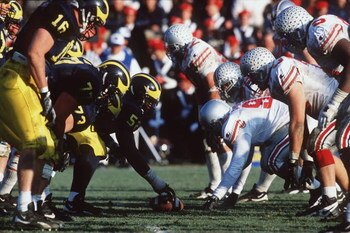 25 Nov 1995: Ohio State and Michigan go head to head in Michigan's 31-23 victory over Ohio State at Michigan Stadium in Ann Arbor, Michigan.