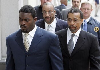 RICHMOND, VA - AUGUST 27:  Atlanta Falcons quarterback Michael Vick (R) arrives at federal court with attorney Billy Martin (R) August 27, 2007 in Richmond, Viriginia. Vick pleaded guilty to a federal dogfighting charge.  (Photo by Steve Helber-Pool/Getty