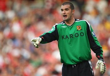 LONDON - SEPTEMBER 27:  Boaz Myhill of Hull City directs his defence during the Barclays Premier League match between Arsenal and Hull City at the Emirates Stadium on September 27, 2008 in London, England.  (Photo by Mike Hewitt/Getty Images)
