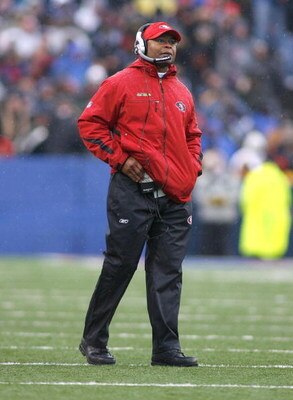 ORCHARD PARK, NY - NOVEMBER 30:  Mike Singletary, head coach of the San Francisco 49ers watches from the sidelines against the Buffalo Bills on November 30, 2008 at Ralph Wilson Stadium in Orchard Park, New York. The 49ers won 10-3.  (Photo by Rick Stewar