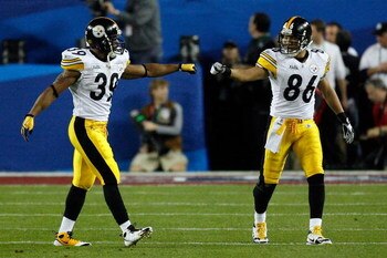 TAMPA, FL - FEBRUARY 01:  Running back Willie Parker #39 and wide receiver Hines Ward #86 of the Pittsburgh Steelers touch fists against the Arizona Cardinals during Super Bowl XLIII on February 1, 2009 at Raymond James Stadium in Tampa, Florida.  (Photo 