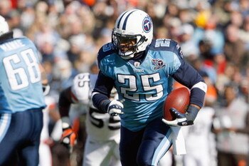 NASHVILLE, TN - DECEMBER 7:   Lendale White #25 of the Tennessee Titans carries the ball during the game against the Cleveland Browns on December 7, 2008 at LP Field in Nashville, Tennessee.  (Photo by Kevin C. Cox/Getty Images)