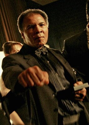 BERLIN, GERMANY - DECEMBER 17:  Boxing legend Muhammad Ali attendsthe Otto-Hahn-Peace-Medal Award Presentation  on December 17, 2005 in Berlin, Germany. Ali is receiving the award for his involvement in the American peace movement. (Photo by Carsten Koall