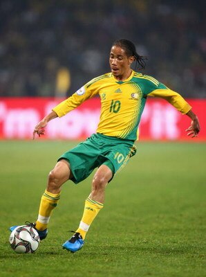 BLOEMFONTEIN, SOUTH AFRICA - JUNE 20:  Steven Pienaar of South Africa in action during the FIFA Confederations Cup match between Spain and South Africa at Free State Stadium on June 20, 2009 in Bloemfontein, South Africa. (Photo by Laurence Griffiths/Gett