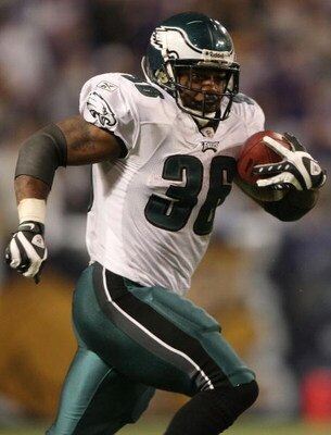 MINNEAPOLIS - JANUARY 04: Brian Westbrook #36 of the Philadelphia Eagles carries the ball 71 yards for the touchdown against the Minnesota Vikings during the NFC Wild Card playoff game on January 4, 2009 at the Hubert H. Humphrey Metrodome in Minneapolis,