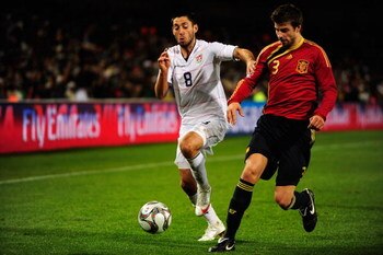 BLOEMFONTEIN, SOUTH AFRICA - JUNE 24:  Clint Dempsey of USA beats the challenge of Gerard Pique of Spain during the FIFA Confederations Cup Semi Final match between Spain and USA at Free State Stadium on June 24, 2009 in Bloemfontein, South Africa.  (Phot