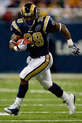ST. LOUIS, MO - DECEMBER 21: Steven Jackson #39 of the St. Louis Rams carries the ball during the game against the San Francisco 49ers at the Edward Jones Dome on December 21, 2008 in St. Louis, Missouri. The 49ers won 17-16. (Photo by Dilip Vishwanat/Ge