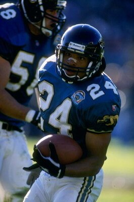 24 Dec 1995:  Running back Harry Colon #24 of the Jacksonville Jaguars looks up field as he as makes a cut to the outside during a carry in the Jaguars 24-21 victory over the Cleveland Browns at Jacksonville Stadium in Jacksonville, Florida.  Mandatory Cr