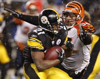 PITTSBURGH - NOVEMBER 20:  Mewelde Moore #21 of the Pittsburgh Steelers gets tackled by Domata Peko #94 of the Cincinnati Bengals during the third quarter on November 20, 2008 at Heinz Field in Pittsburgh, Pennsylvania. Pittsburgh won the game 27-10.  (Ph